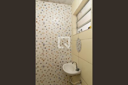 Banheiro de casa para alugar com 1 quarto, 40m² em Vila Carmosina, São Paulo