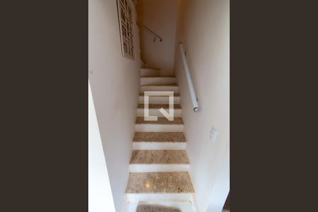 ESCADA ACESSO de casa de condomínio à venda com 2 quartos, 140m² em Parque Xangrilá, Campinas