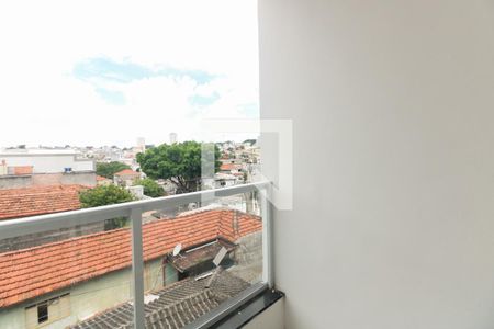 Varanda e Área de Serviço  de apartamento para alugar com 2 quartos, 38m² em Vila Carrão, São Paulo
