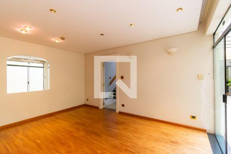 Sala de casa à venda com 6 quartos, 180m² em Vila da Saúde, São Paulo