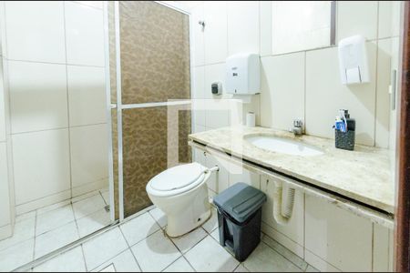 Banheiro social de casa para alugar com 3 quartos, 85m² em Betânia, Belo Horizonte