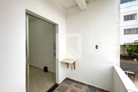 Varanda de kitnet/studio para alugar com 2 quartos, 50m² em Novo Riacho, Contagem