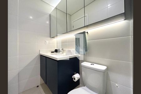 Banheiro de apartamento para alugar com 1 quarto, 52m² em Campeche, Florianópolis