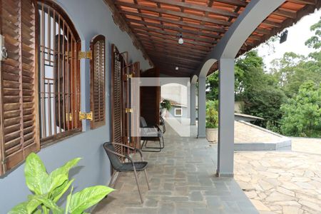 Casa para alugar com 4 quartos, 530m² em Jardim Santa Paula, Cotia
