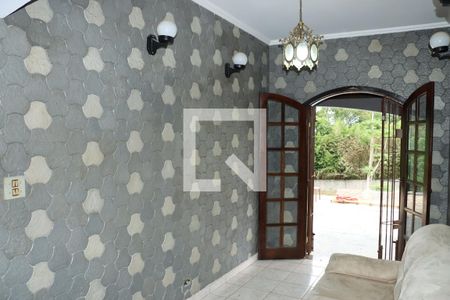 Casa para alugar com 4 quartos, 530m² em Jardim Santa Paula, Cotia