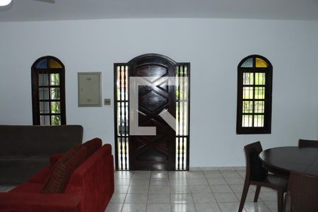 Casa para alugar com 4 quartos, 530m² em Jardim Santa Paula, Cotia