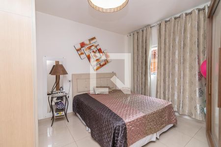 Quarto de casa à venda com 4 quartos, 300m² em Jardim Eliane, São Paulo