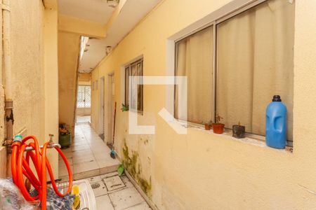 Corredor de casa à venda com 4 quartos, 250m² em Jardim das Flores, São Paulo