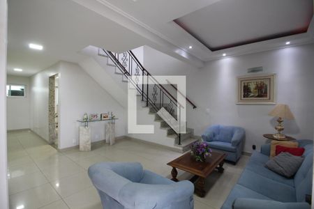 Sala de casa de condomínio para alugar com 3 quartos, 225m² em Taquara, Rio de Janeiro