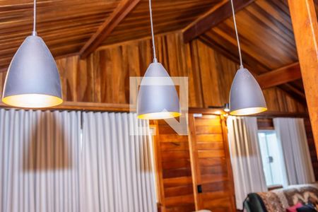 Detalhe Cozinha-Lustres de casa para alugar com 5 quartos, 400m² em Recanto Jatobá, Americana