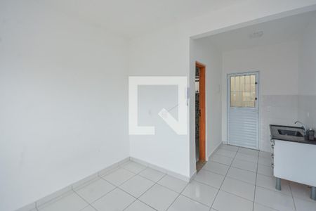 Sala/Cozinha de kitnet/studio para alugar com 1 quarto, 22m² em Parque Grajau, São Paulo