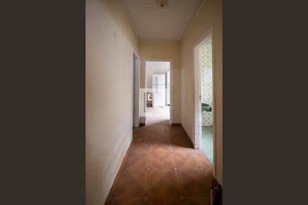 Corredor  de casa à venda com 3 quartos, 450m² em Vila das Oliveiras, Taboão da Serra