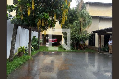 Casa para alugar com 4 quartos, 300m² em Santa Genoveva, Goiânia