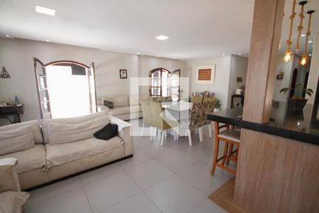 Sala de casa para alugar com 4 quartos, 275m² em Balneario Flórida, Praia Grande