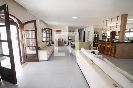 Sala de casa para alugar com 4 quartos, 275m² em Balneario Flórida, Praia Grande
