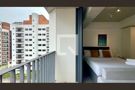 Varanda de kitnet/studio para alugar com 1 quarto, 28m² em Jardim das Bandeiras, São Paulo