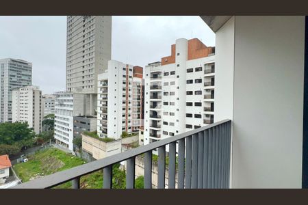Varanda de kitnet/studio para alugar com 1 quarto, 28m² em Jardim das Bandeiras, São Paulo