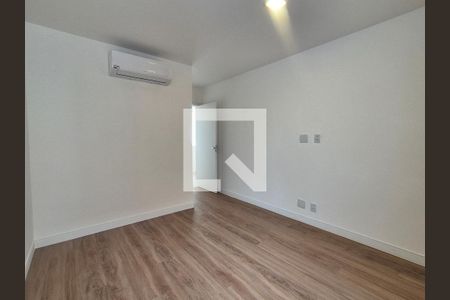 Suíte  de casa de condomínio à venda com 5 quartos, 450m² em Barra da Tijuca, Rio de Janeiro