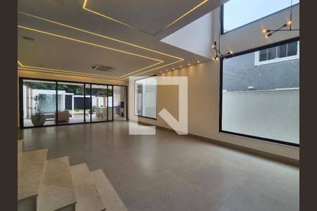 Sala  de casa de condomínio à venda com 5 quartos, 450m² em Barra da Tijuca, Rio de Janeiro