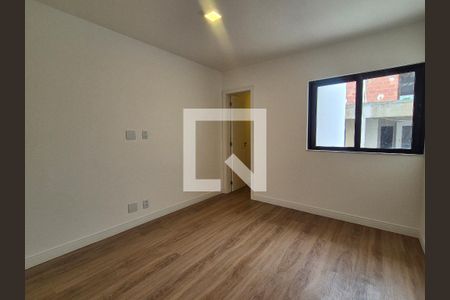 Suíte  de casa de condomínio à venda com 5 quartos, 450m² em Barra da Tijuca, Rio de Janeiro