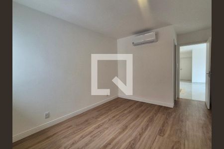 Suíte  de casa de condomínio à venda com 5 quartos, 450m² em Barra da Tijuca, Rio de Janeiro