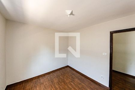 Casa para alugar com 3 quartos, 230m² em Vila Paulo Silas, São Paulo