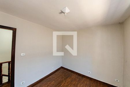 Casa para alugar com 3 quartos, 230m² em Vila Paulo Silas, São Paulo