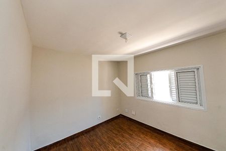 Casa para alugar com 3 quartos, 230m² em Vila Paulo Silas, São Paulo