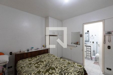 Suíte  de casa à venda com 4 quartos, 309m² em Vila Nivi, São Paulo