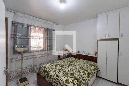 Suíte  de casa à venda com 4 quartos, 309m² em Vila Nivi, São Paulo