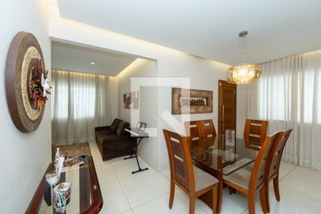 SALA de casa à venda com 3 quartos, 273m² em João Pinheiro, Belo Horizonte