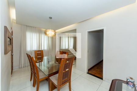 SALA de casa à venda com 3 quartos, 273m² em João Pinheiro, Belo Horizonte
