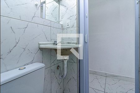 banheiro social_3 de casa para alugar com 1 quarto, 26m² em Bosque da Saúde, São Paulo