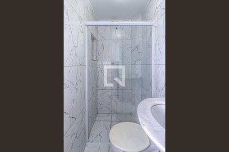 banheiro social_2 de casa para alugar com 1 quarto, 26m² em Bosque da Saúde, São Paulo