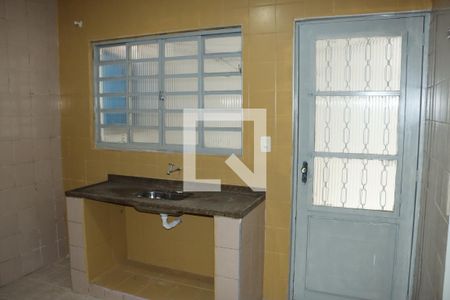 Casa para alugar com 2 quartos, 60m² em Jardim Santo Eduardo, Embu das Artes