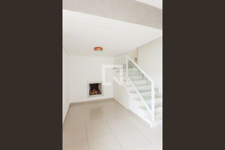 sala de casa de condomínio à venda com 3 quartos, 200m² em Vila Madeira, Nova Lima