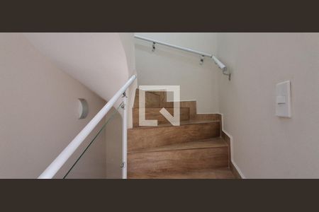 Escada de casa para alugar com 3 quartos, 218m² em Vila Mussolini, São Bernardo do Campo