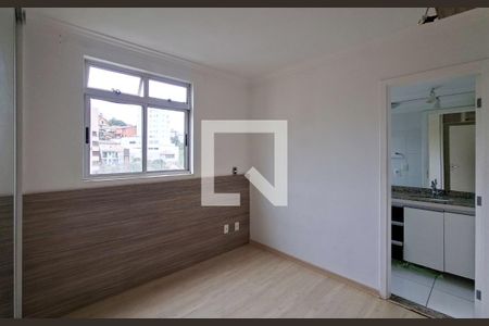 Quarto de apartamento para alugar com 3 quartos, 85m² em Fernão Dias, Belo Horizonte