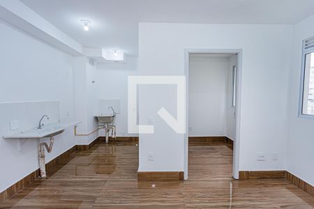 Sala, cozinha e área de serviço de apartamento para alugar com 2 quartos, 36m² em Jardim Pereira Leite, São Paulo