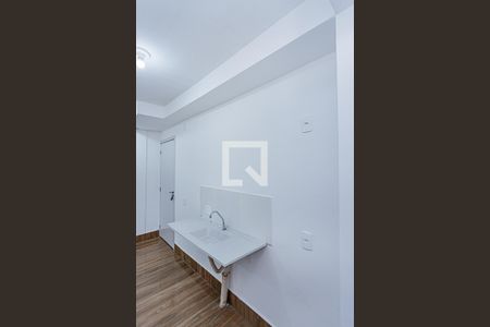 Sala, cozinha e área de serviço de apartamento para alugar com 2 quartos, 36m² em Jardim Pereira Leite, São Paulo