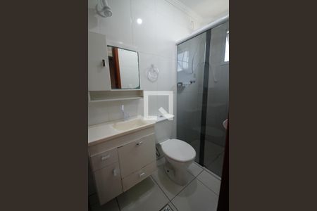 Banheiro da Suíte 1 de apartamento para alugar com 2 quartos, 78m² em Vila Caiçara, Praia Grande