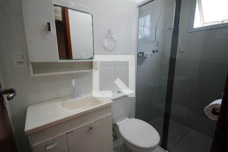 Banheiro da Suíte 1 de apartamento para alugar com 2 quartos, 78m² em Vila Caiçara, Praia Grande