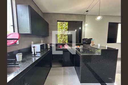 Casa à venda com 3 quartos, 599m² em Tupã, Contagem