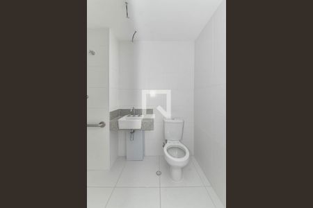 Banheiro de kitnet/studio para alugar com 1 quarto, 27m² em Santo Amaro, São Paulo