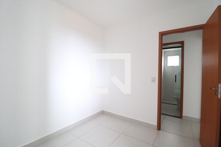 Quarto 1 de apartamento para alugar com 2 quartos, 51m² em Novo Mundo, Uberlândia