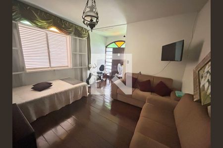 Quarto de casa para alugar com 5 quartos, 360m² em Ouro Preto, Belo Horizonte