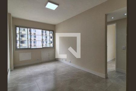 Sala de apartamento para alugar com 2 quartos, 55m² em Barra da Tijuca, Rio de Janeiro