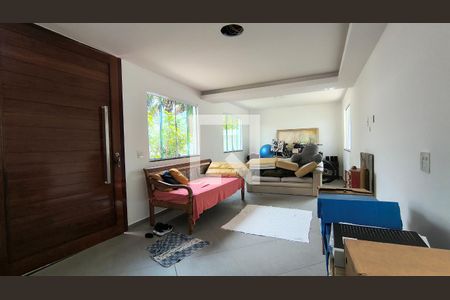 Sala de casa de condomínio à venda com 3 quartos, 200m² em Vargem Pequena, Rio de Janeiro