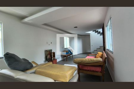 Sala de casa de condomínio à venda com 3 quartos, 200m² em Vargem Pequena, Rio de Janeiro