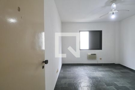 Quarto de apartamento para alugar com 2 quartos, 70m² em Jardim Las Palmas, Guarujá